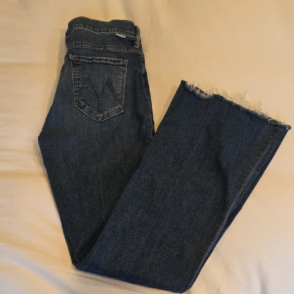 MOTHER The Weekender Fray Jeans in Walking On Coals - Picture 2 of 10